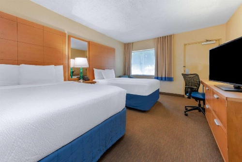 La Quinta by Wyndham Fort Lauderdale Pompano Beach image 14