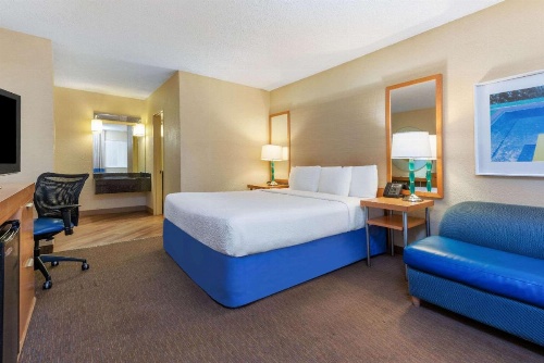 La Quinta by Wyndham Fort Lauderdale Pompano Beach image 17