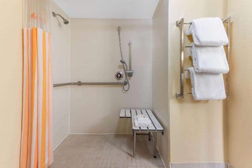 La Quinta by Wyndham Fort Lauderdale Pompano Beach image 20