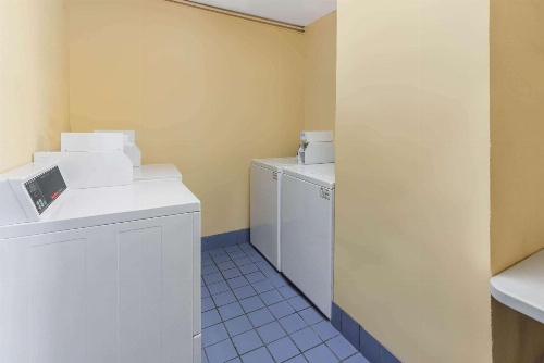 La Quinta by Wyndham Fort Lauderdale Pompano Beach image 3