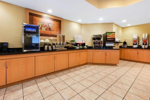 La Quinta by Wyndham Fort Lauderdale Pompano Beach image 5